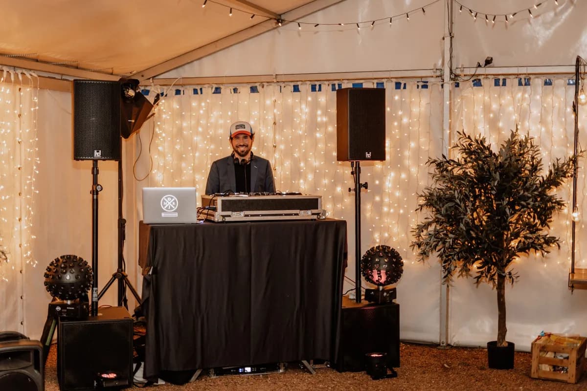 DJ legt bei einem Event auf