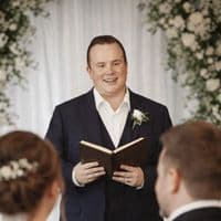 Joshua Herrschaft - Sänger & Redner für Hochzeiten & Events