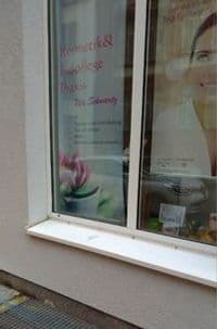 Schwartz Kosmetik und Permanent Make-up