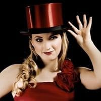 Zauberkünstlerin und Artistin Miss Edith