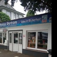 Meister Bertram Tel. 01747225428