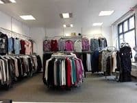LINH Fashion Store und Änderungsschneiderei