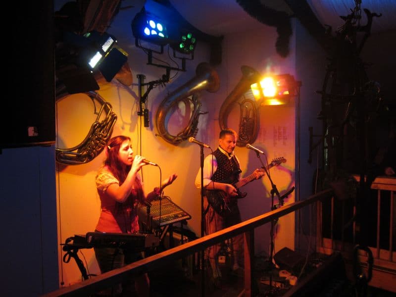 user-upload/business/work-media/1vmpd90gkjrdua7ze06s48_hochzeitsband-und-partyband-schubiduo.jpeg