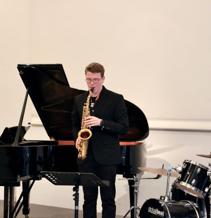 user-upload/business/work-media/3f2oc8hmyp3l5nj4n75tu_leon-winkler-sa&clarinet.jpeg