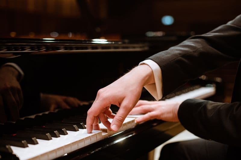 user-upload/business/work-media/929h9vlryjneuf975y0lk8_pianist-&-paedagoge.jpeg