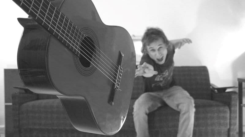 user-upload/business/work-media/edp2g4n5e5aq7ahe84dewn_fang_die gitarre.jpeg