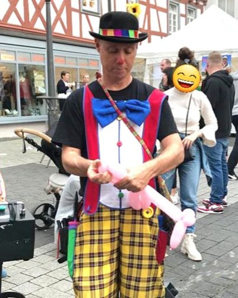 user-upload/business/work-media/g9yaj5alykb0t2nt5p1ew0l_klaro-der-zauberer-und-clown.jpeg