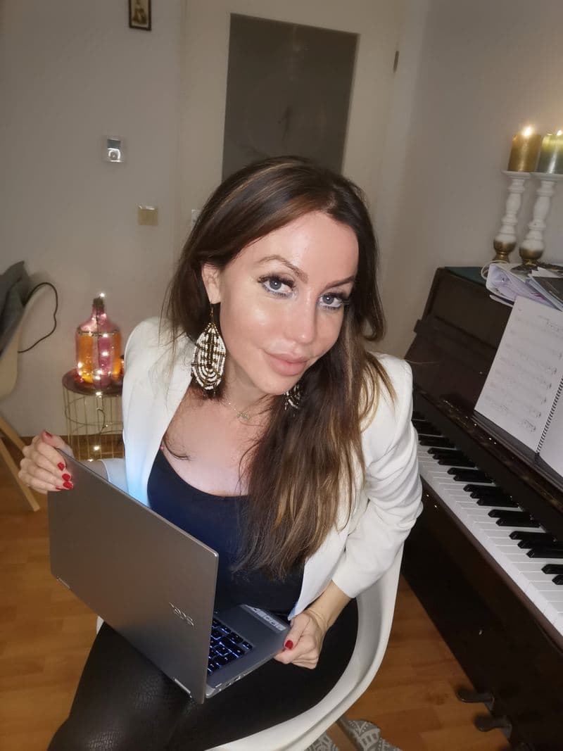 user-upload/business/work-media/i2jmsl9k1xom3rkisy1q1_deborah_josina.jpeg