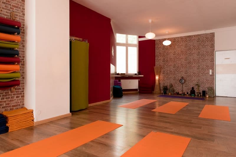user-upload/business/work-media/k7h6oxcx2f8s6cez0kb3c_yoga-hub-berlin.jpeg