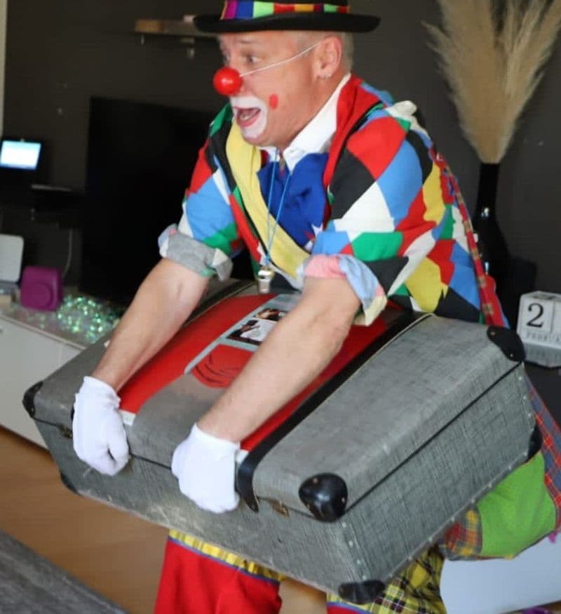 user-upload/business/work-media/odhea3hvd7avxqj3jrl7tf_klaro-der-zauberer-und-clown.jpeg
