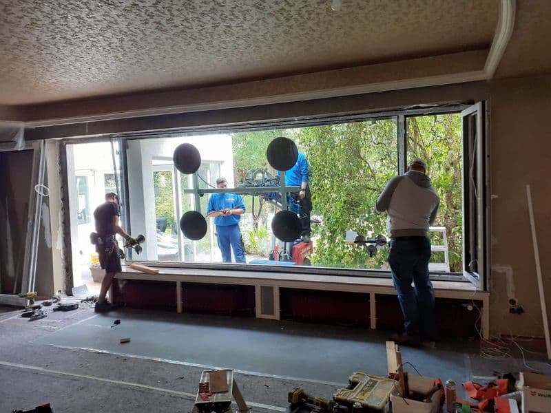 user-upload/business/work-media/t3sbmwrnrfpda9k6cx6pw9_iglos_elemente fenster i haustueren i raffstoren - isabella mendler .jpeg