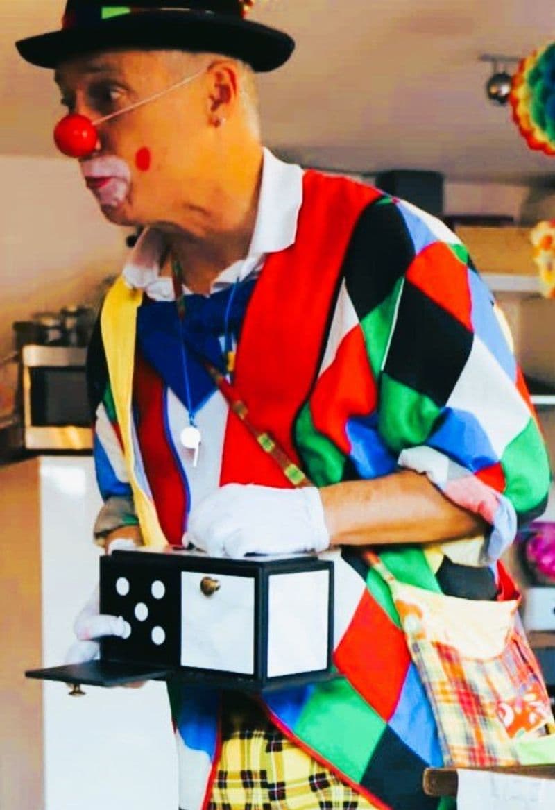 user-upload/business/work-media/tah682gt3dft71jklw6vgi_klaro-der-zauberer-und-clown.jpeg